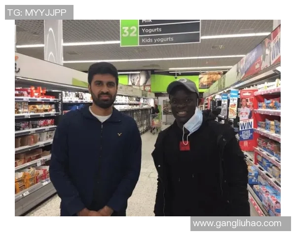 足球明星的奢华生活与节俭消费之间的真实对比分析